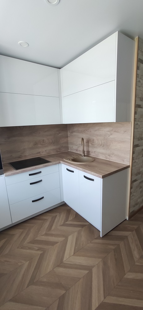 virtuves komplektai butas balta blizgi 5